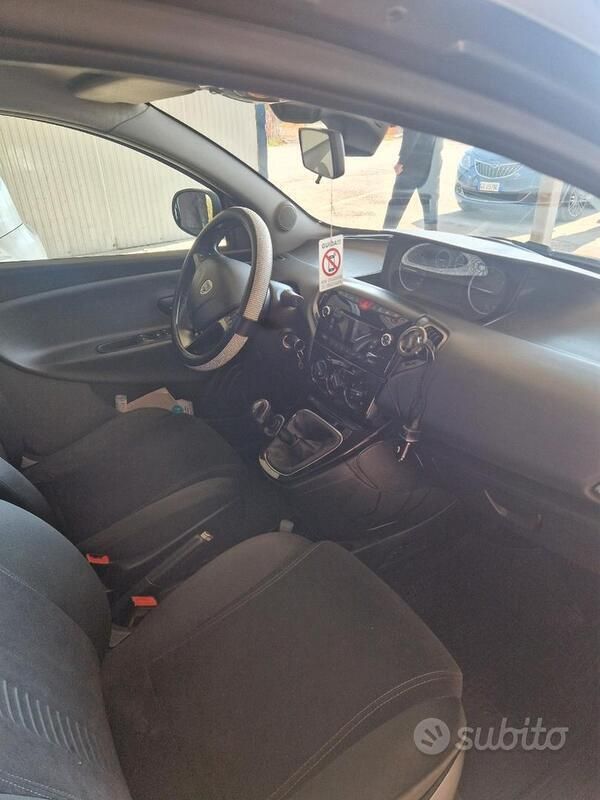 Usata Lancia Ypsilon 2011 Grigio Utilitaria