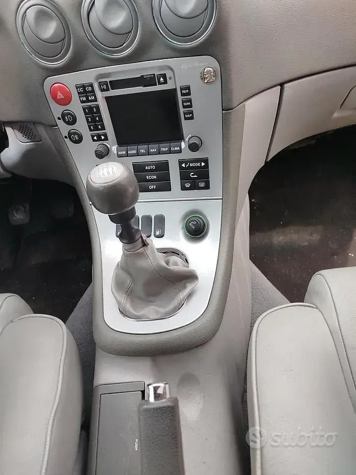 Usata Alfa Romeo 166 Distinctive 140 CV (102 kW) 2001 Grigio Berlina
