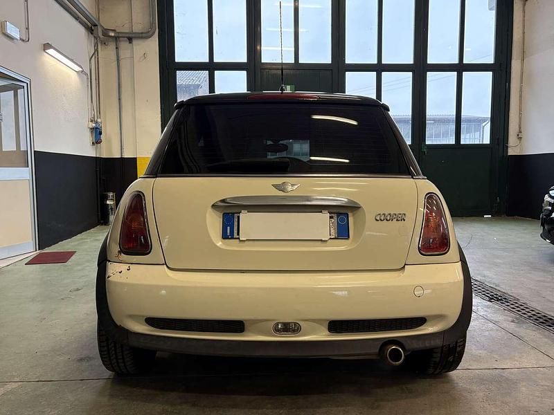 Begagnad Mini Cooper 116 HK (85 kW) 2003 Vit Halvkombi