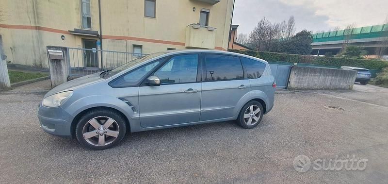 Usata Ford S-MAX S 140 CV (102 kW) 2009 Grigio Monovolume