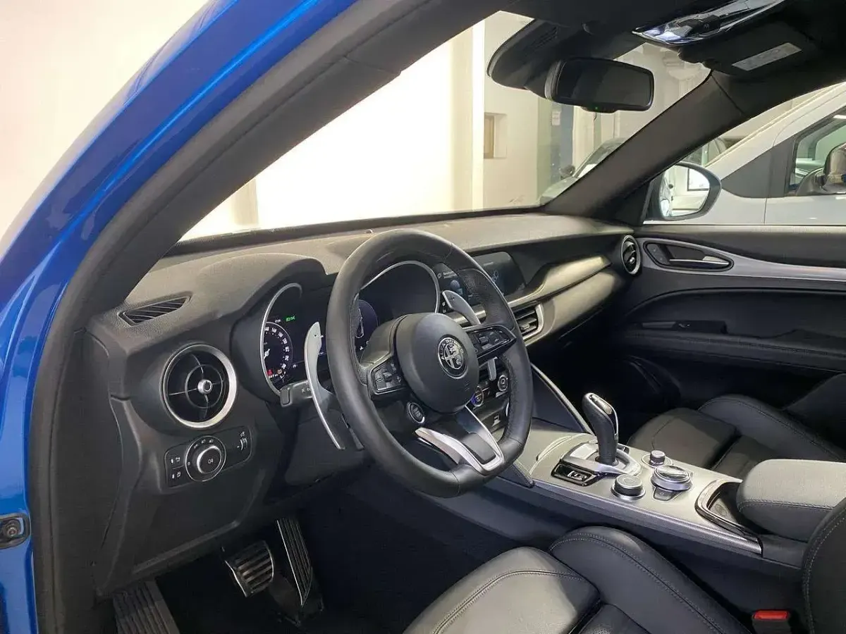 Usata Alfa Romeo Stelvio Veloce 209 CV (153 kW) 2025 Blu misano  grigio vesuvio SUV