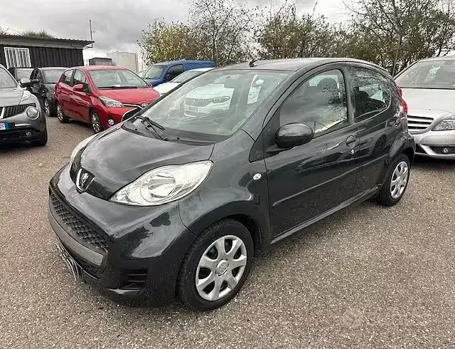 Usata Peugeot 107 54 CV (39 kW) 2010 Grigio Utilitaria