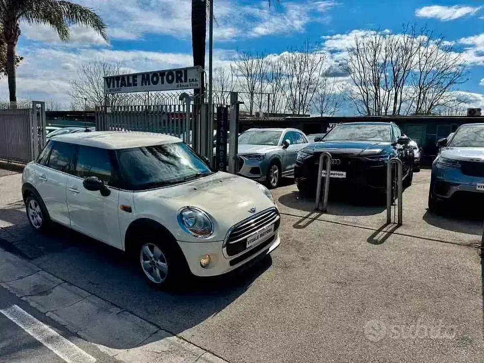 Usata Mini Cooper 75 CV (55 kW) 2017 Beige Utilitaria