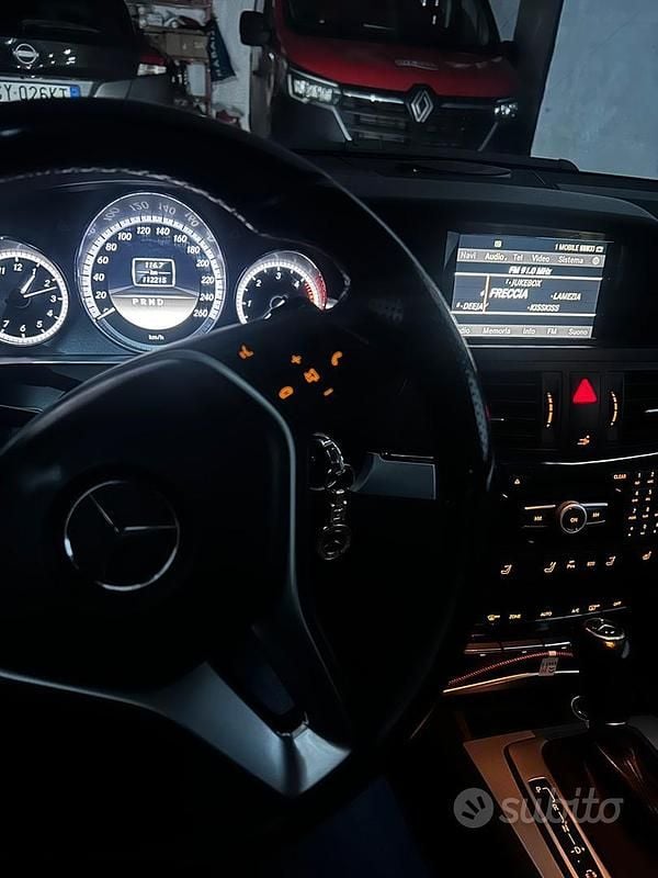 Usata Mercedes E220 170 CV (125 kW) 2011 Nero Cabrio
