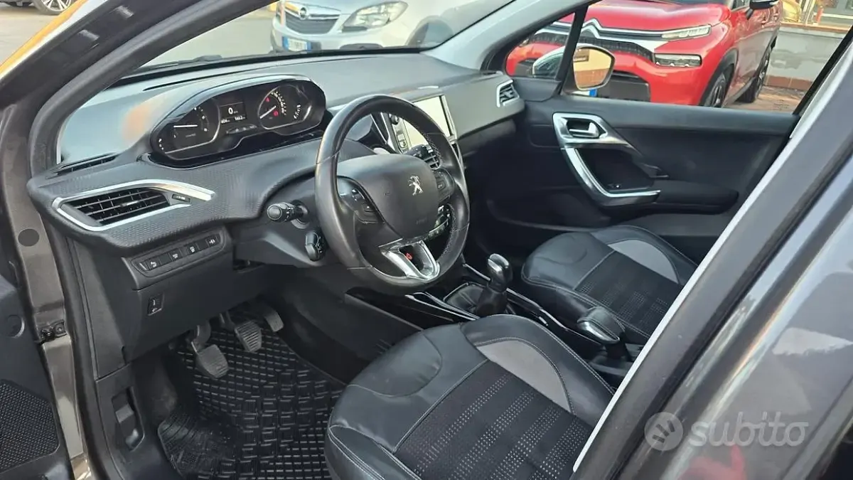 Usata Peugeot 2008 99 CV (72 kW) 2015 Grigio SUV