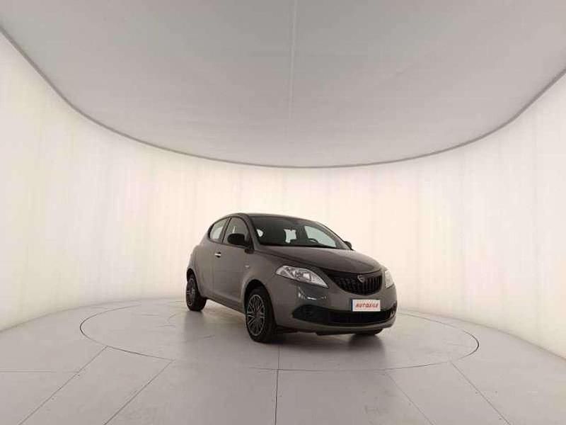 Usata Lancia Ypsilon 70 CV (51 kW) 2024 Grigio Utilitaria