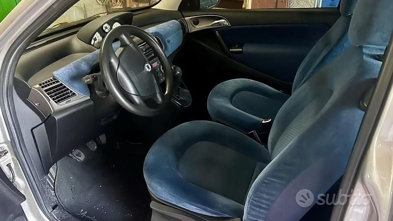 Usata Lancia Ypsilon 70 CV (51 kW) 2004 Grigio Utilitaria