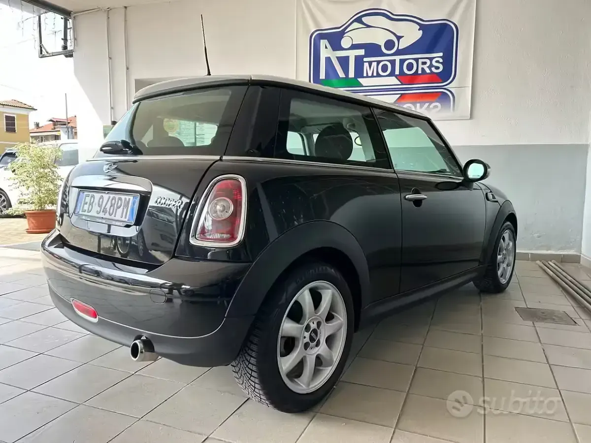 Usata Mini Cooper 122 CV (89 kW) 2010 Nero Utilitaria
