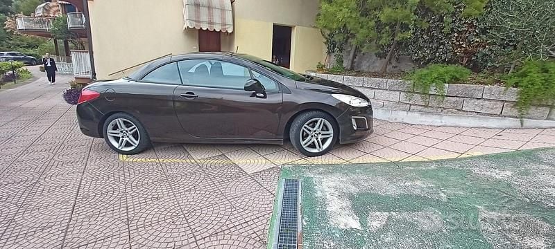 Usata Peugeot 308 CC 156 CV (114 kW) 2012 Marrone Cabrio