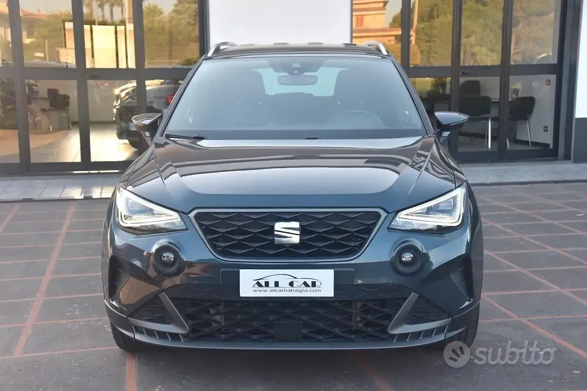 Usata Seat Arona FR 110 CV (80 kW) 2023 Grigio SUV
