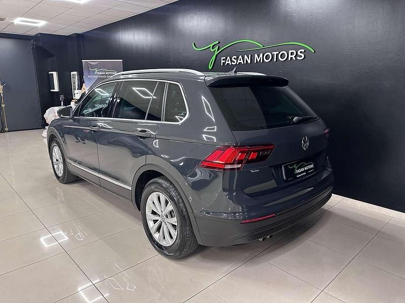 Usata VW Tiguan Life 131 CV (96 kW) 2020 Grigio SUV
