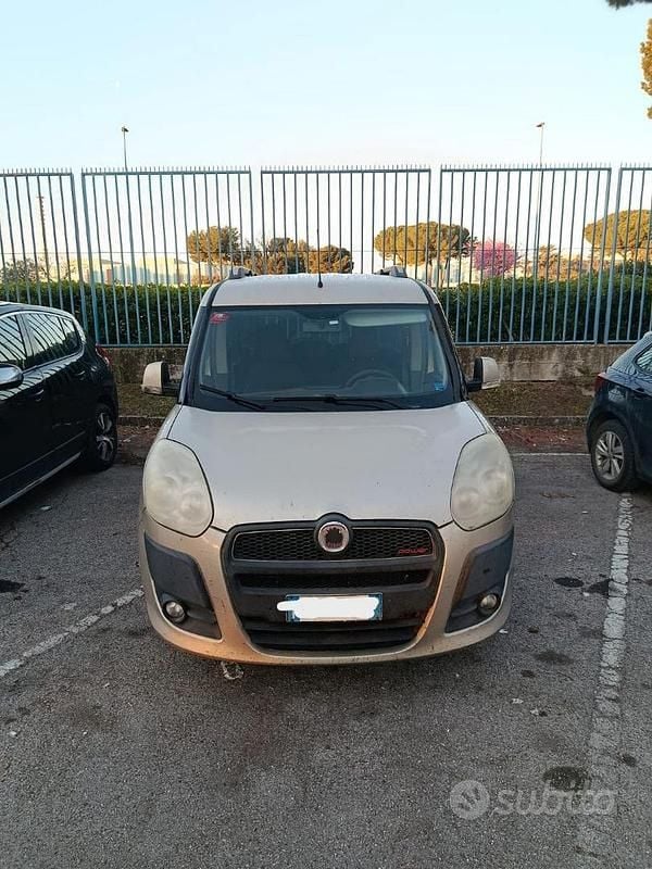 Usata Fiat Doblò 135 CV (99 kW) 2010 Marrone Monovolume