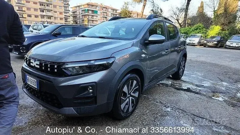 Nuova Dacia Sandero Stepway 122 CV (89 kW) 2026 Grigio Berlina