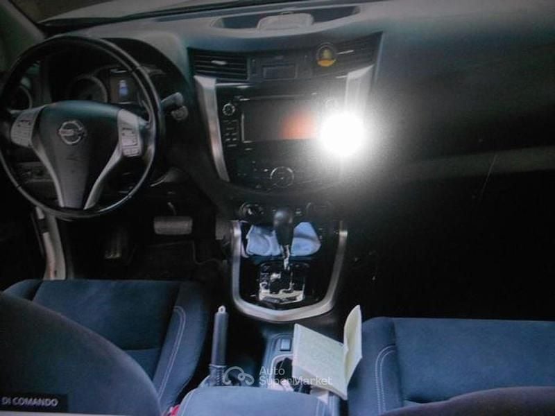 Usata Nissan Navara N-Guard 190 CV (139 kW) 2019 Bianco pastello Pick-up