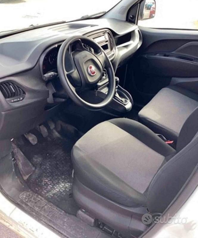 Begagnad Fiat Doblò S 105 HK (77 kW) 2021 Vit Minibuss