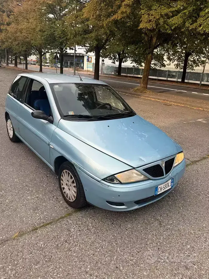 Usata Lancia Ypsilon 60 CV (44 kW) 2003 Blu Utilitaria