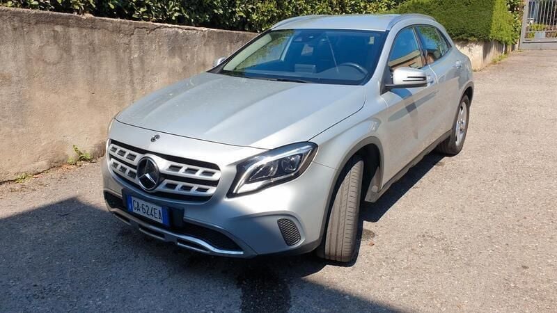Usata Mercedes GLA180 Business 122 CV (89 kW) 2020 Grigio SUV