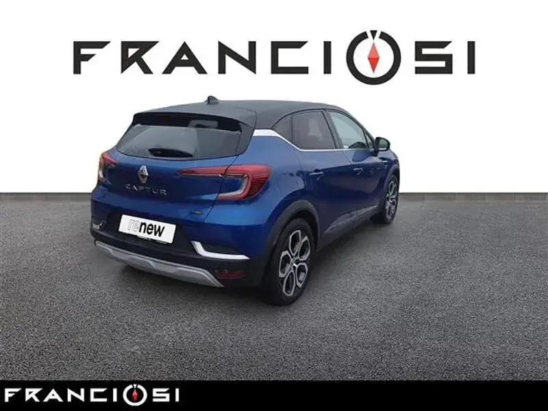 Usata Renault Captur Techno 145 CV (106 kW) 2023 Blu scuro SUV