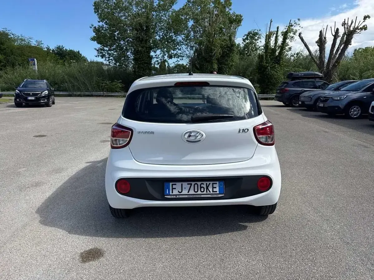 Usata Hyundai i10 Style 87 CV (63 kW) 2017 Grigio Utilitaria