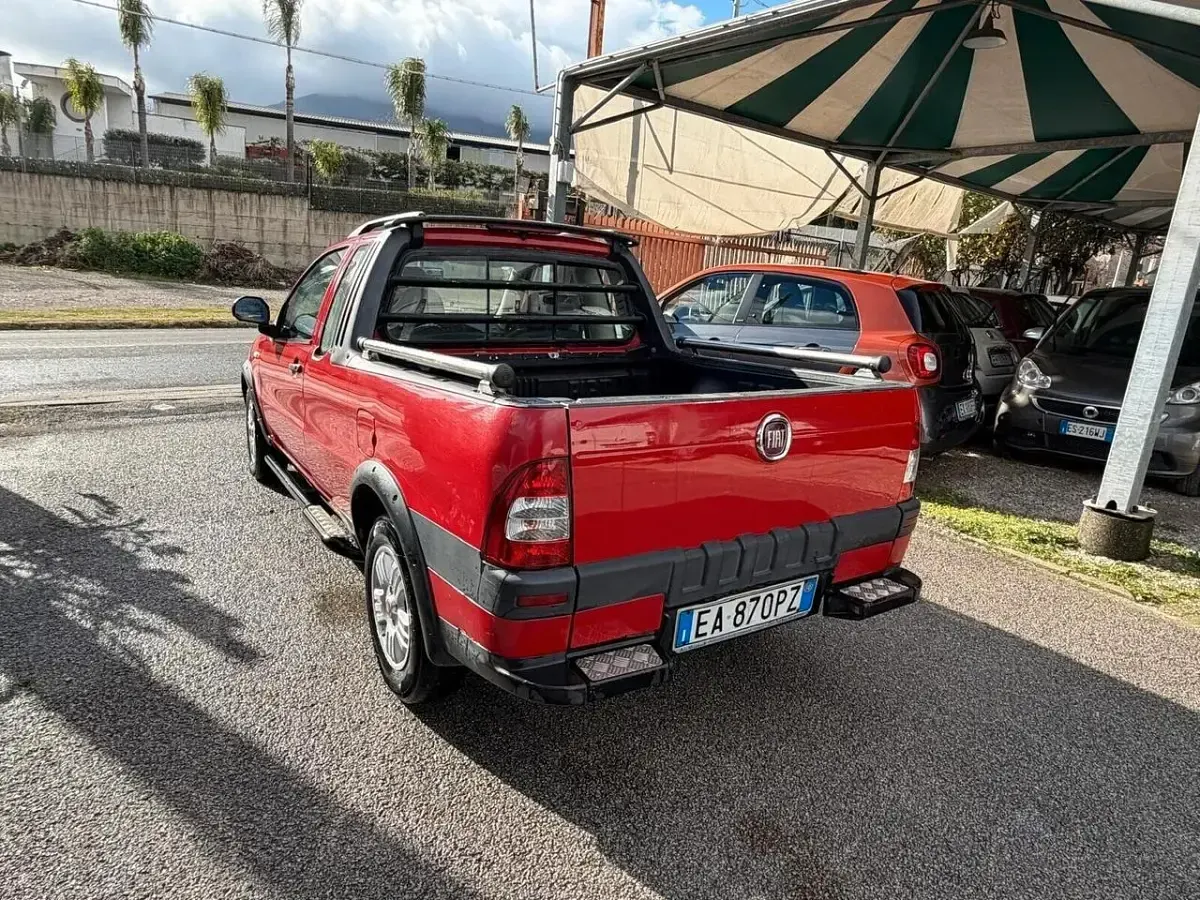 Usata Fiat Strada 84 CV (61 kW) 2010 Rosso Pick-up