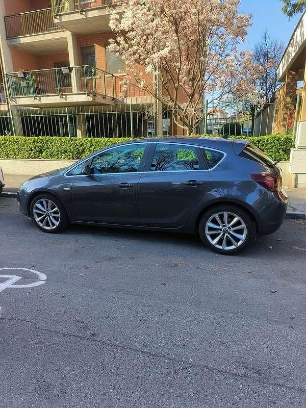 Usata Opel Astra Cosmo 110 CV (80 kW) 2010 Berlina