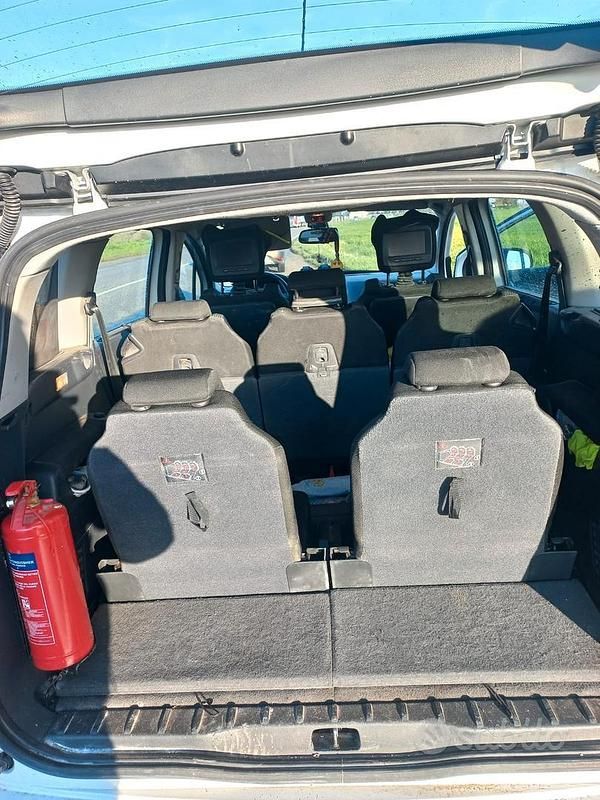 Usata Peugeot 5008 112 CV (82 kW) 2011 Bianco Monovolume