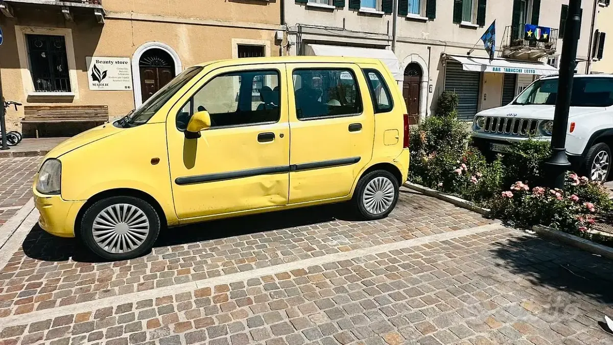 Usata Opel Agila 75 CV (55 kW) 2003 Giallo Monovolume