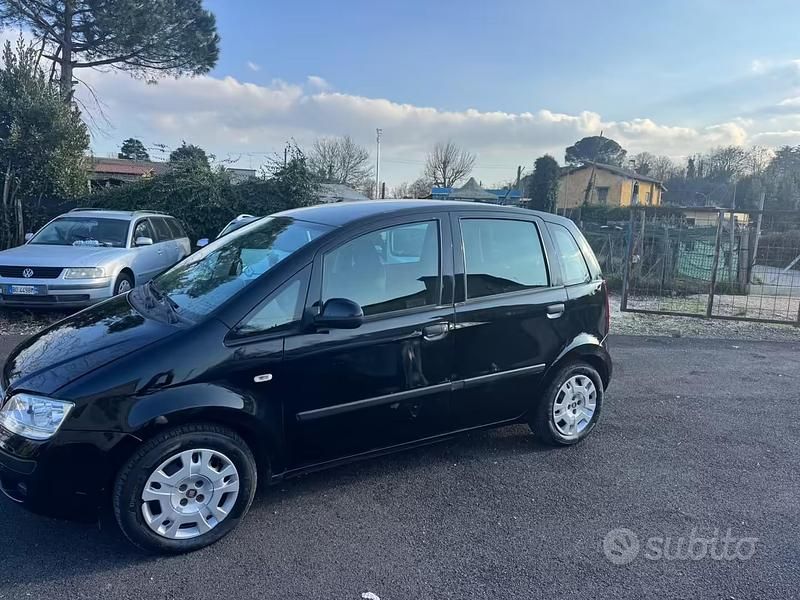 Usata Fiat Idea Dynamic 77 CV (56 kW) 2010 Nero Monovolume