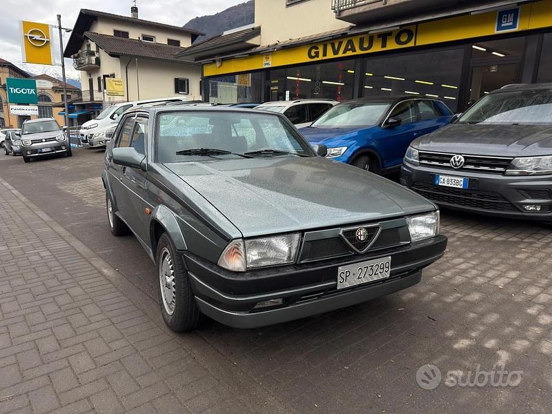 Grigio Usata 1989 Alfa Romeo 75 Tre volumi | 7950 € - Immagine 1/4