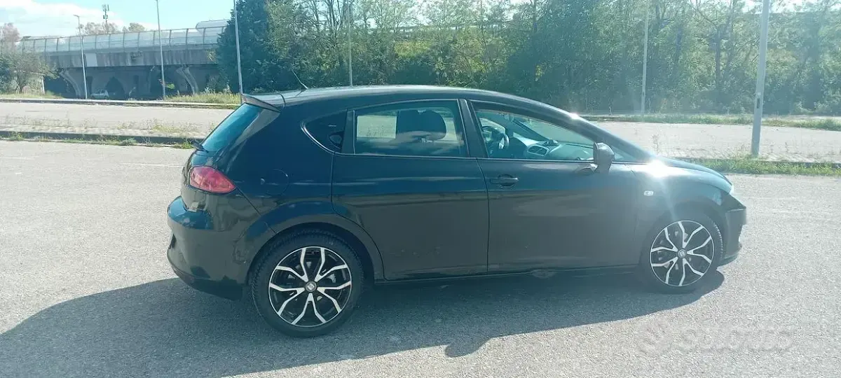 Usata Seat Leon 105 CV (77 kW) 2011 Utilitaria