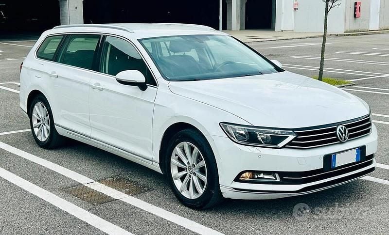 Usata VW Passat 200 CV (147 kW) 2022 Bianco Station wagon