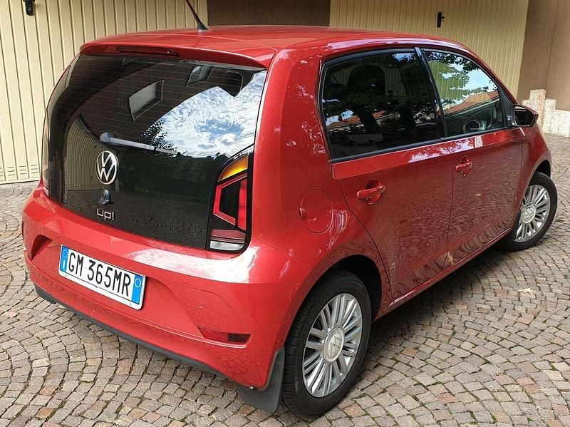 Usata VW up! Move 65 CV (47 kW) 2023 Kings red met Utilitaria