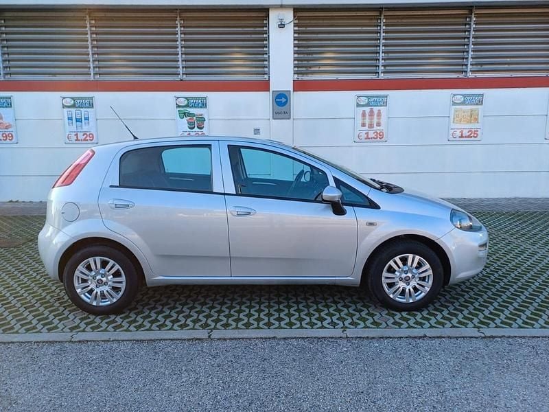 Usata Fiat Punto Lounge 69 CV (50 kW) 2016 Argento Utilitaria
