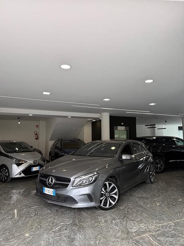 Usata Mercedes A180 116 CV (85 kW) 2016 Grigio Berlina