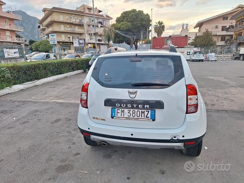Usata Dacia Duster Lauréate 115 CV (84 kW) 2017 Bianco SUV