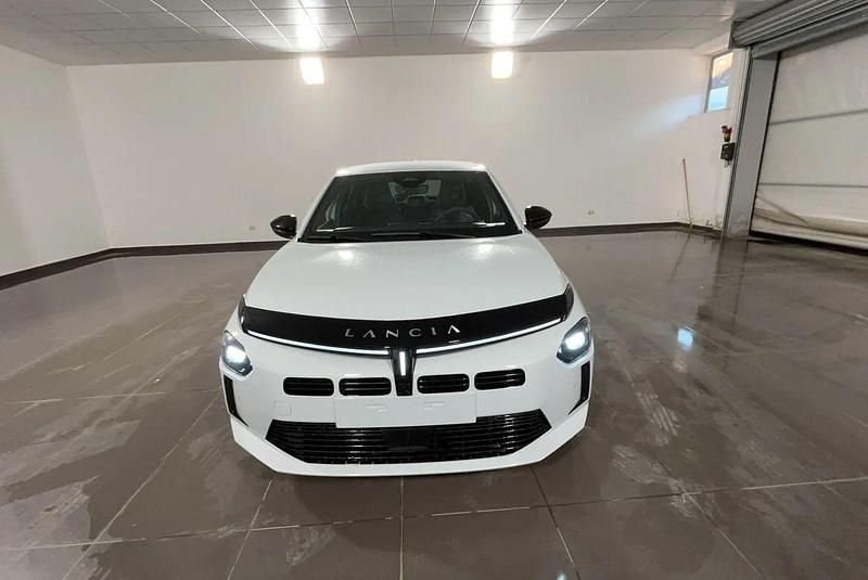 Usata Lancia Ypsilon 101 CV (74 kW) 2024 Verde metallizzato Utilitaria