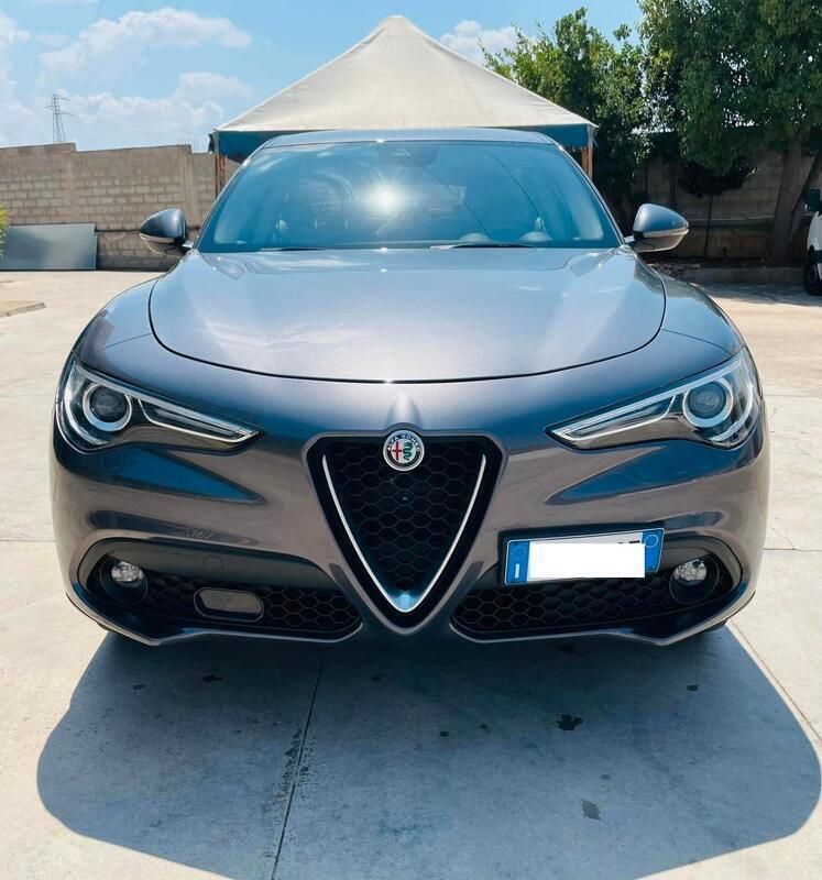 Usata Alfa Romeo Stelvio Business 180 CV (132 kW) 2018 Grigio SUV