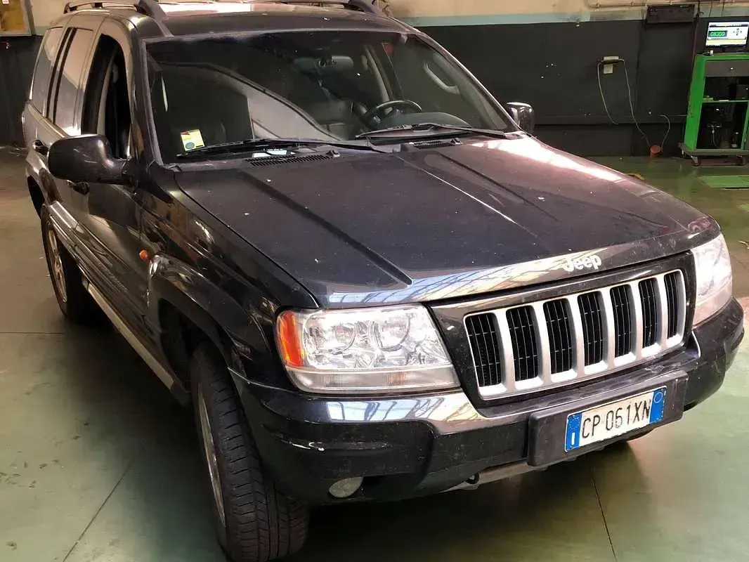 Usata Jeep Grand Cherokee Overland 163 CV (119 kW) 2004 Nero SUV