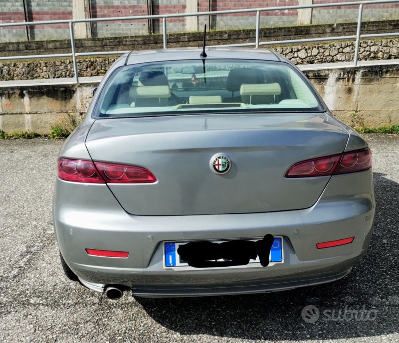 Usata Alfa Romeo 159 Distinctive 136 CV (100 kW) 2011 Grigio Berlina