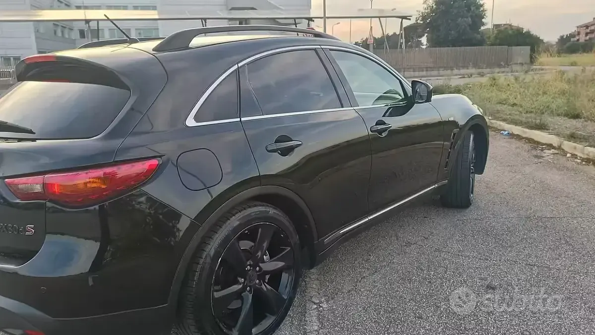 Usata Infiniti Fx30 Premium 238 CV (175 kW) 2012 Nero SUV