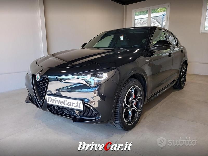 Nero Usata 2024 Alfa Romeo Stelvio Veloce SUV | 39.800 € (Buon prezzo) - Immagine 1/4