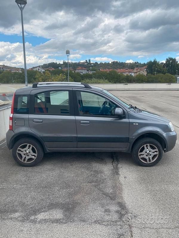 Usata Fiat Panda 4x4 69 CV (50 kW) 2011 Grigio Utilitaria