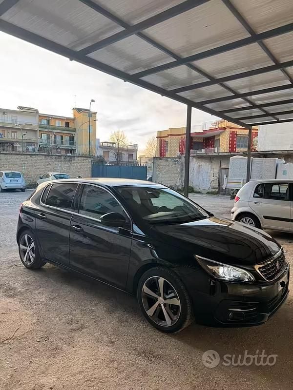 Usata Peugeot 308 130 CV (95 kW) 2019 Nero Berlina