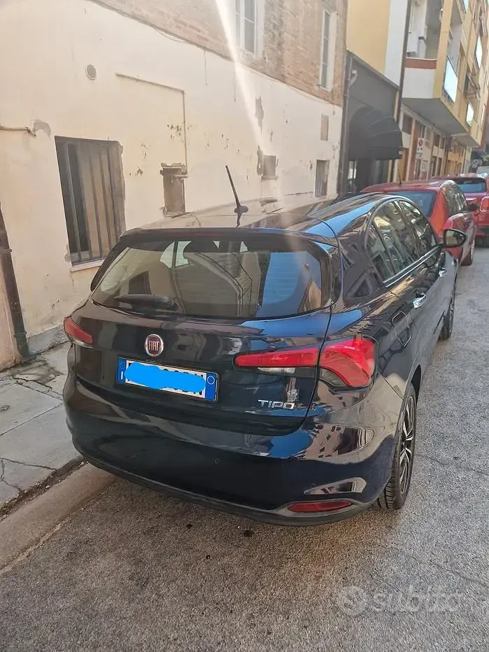Usata Fiat Tipo Business 353 CV (259 kW) 2017 Bluazzurro Berlina