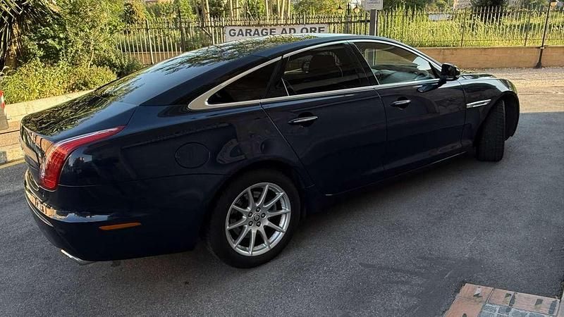 Usata Jaguar XJ Premium Luxury 275 CV (202 kW) 2011 Blu/azzurro Berlina