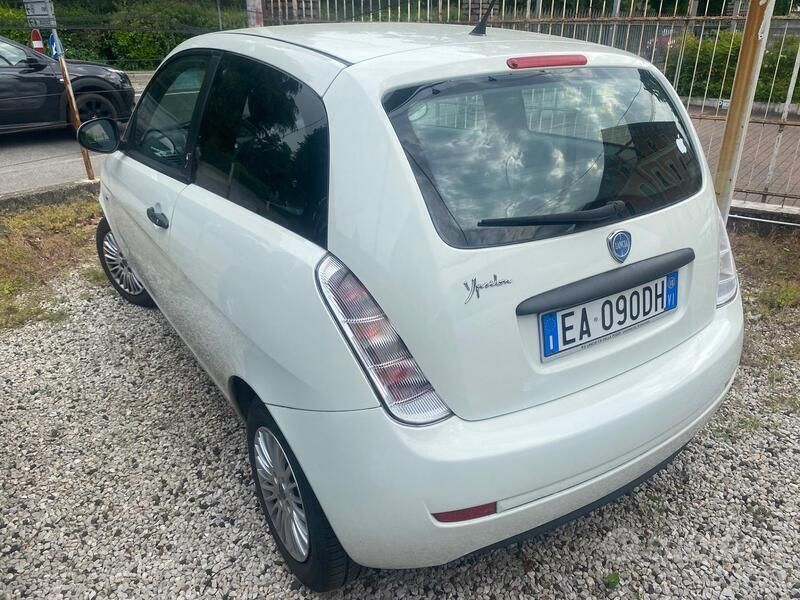 Argento Usata 2010 Lancia Ypsilon Due volumi | 3999 € (Buon prezzo) - Immagine 1/1
