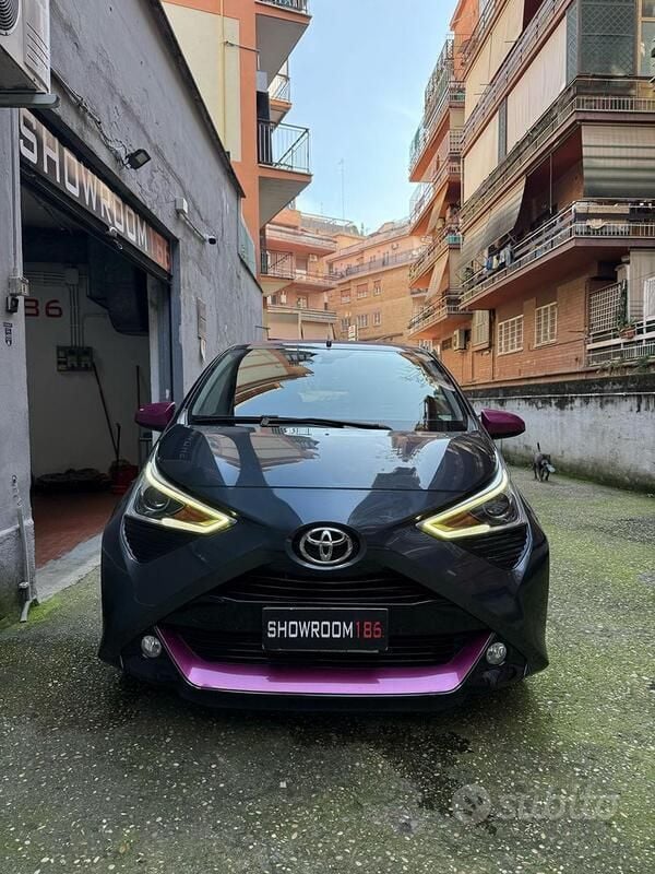 Grigio Usata 2020 Toyota Aygo Trend Due volumi | 12.000 € (Buon prezzo) - Immagine 1/4