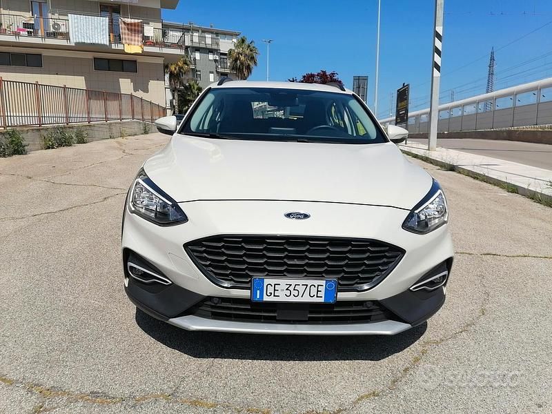Gebraucht Ford Focus Active 120 PS (88 kW) 2021 Weiß Limousine