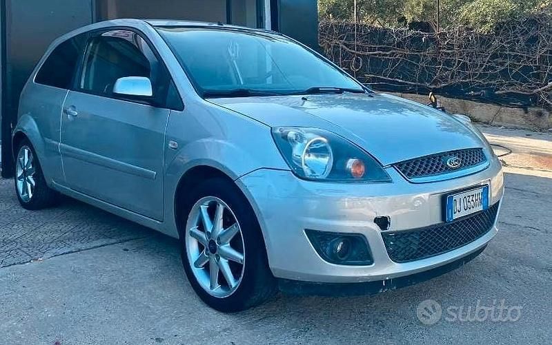 Usata Ford Fiesta 2007 Grigio Berlina