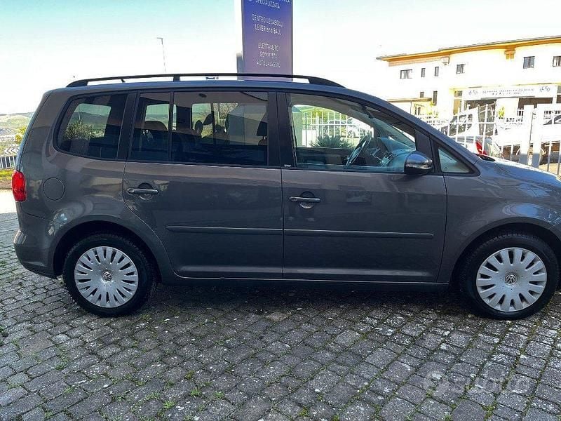 Usata VW Touran Comfortline 105 CV (77 kW) 2010 Grigio Monovolume